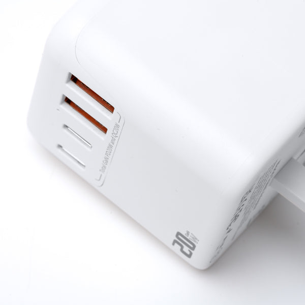 Travel adapter WATIK